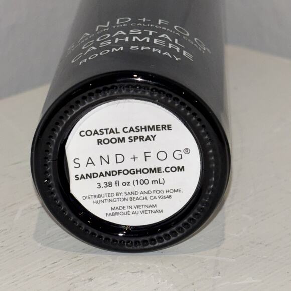 Sand + Fog Coastal Cashmere Room Spray Fabric Linen 100ml Blue Glass Bottle NEW - Picture 3 of 5